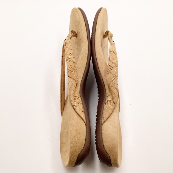 {Vionic} Mona Cork Thong Sandals - Picture 2 of 6